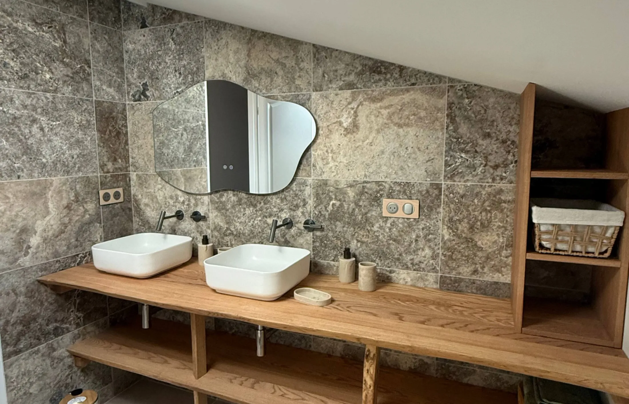 Salle de bain échapée belle