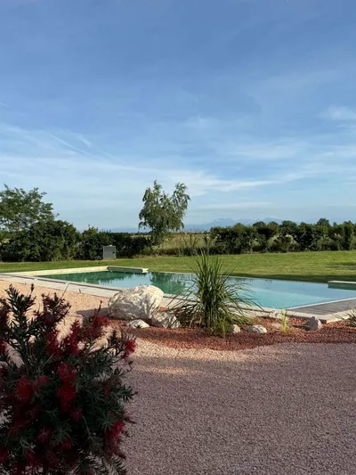 photo piscine avec vue Pyrénées